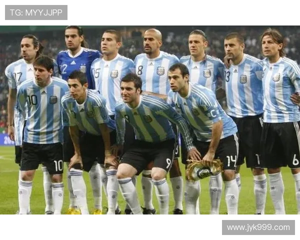 刘宇钊足球明星崛起之路揭秘他如何成为新一代球场传奇