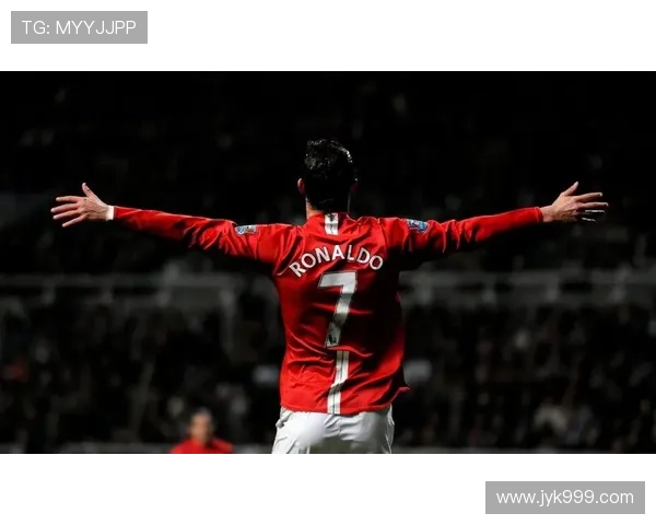 创意足球明星壁纸展现球场魅力与个性风采的完美结合