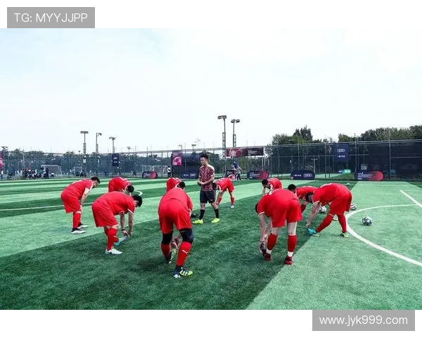 足球明星倾情献唱圣诞歌温暖节日氛围传递快乐与希望