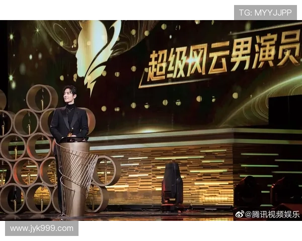 足球场上的魅力风云帅气男星与他们的时尚风格探秘 足球场上的魅力风云帅气男星与他们的时尚风格探秘